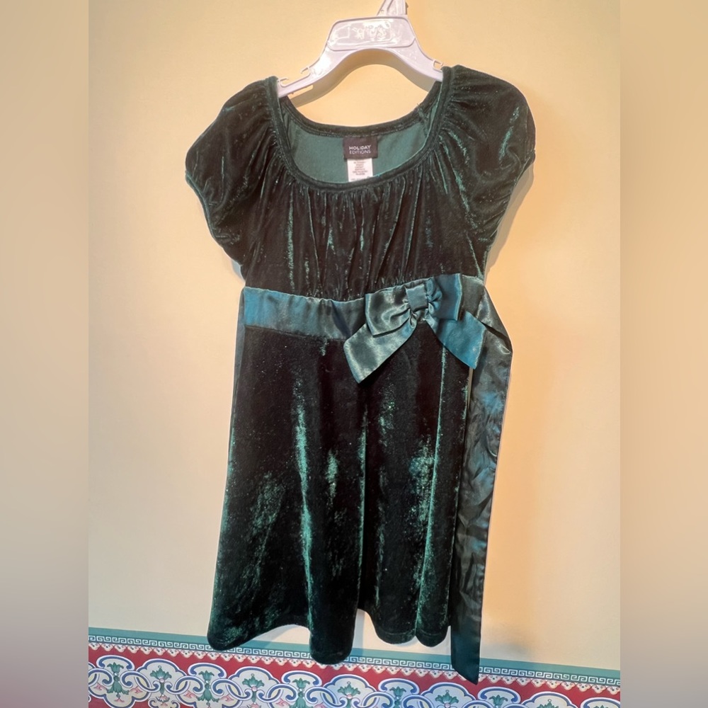 EUC Dark Green Velvet formal dress by Holiday Editions size XS